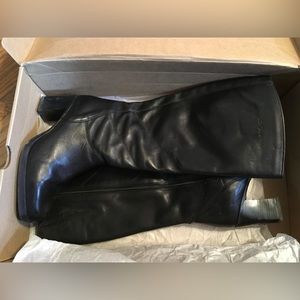 College woman’s insulated black leather high heel boots, Sz 8.5 B